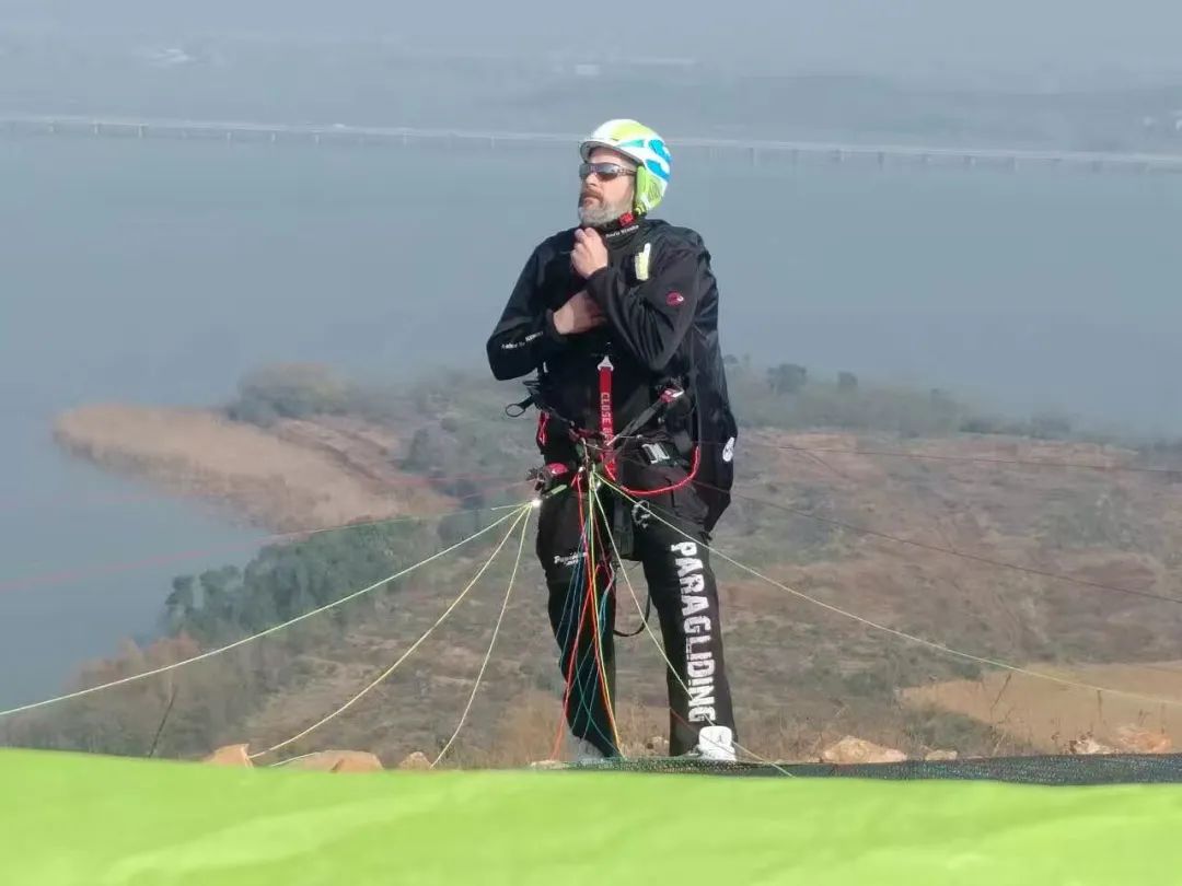 想去世界各地随心飞 除了护照这个证件一定少不了